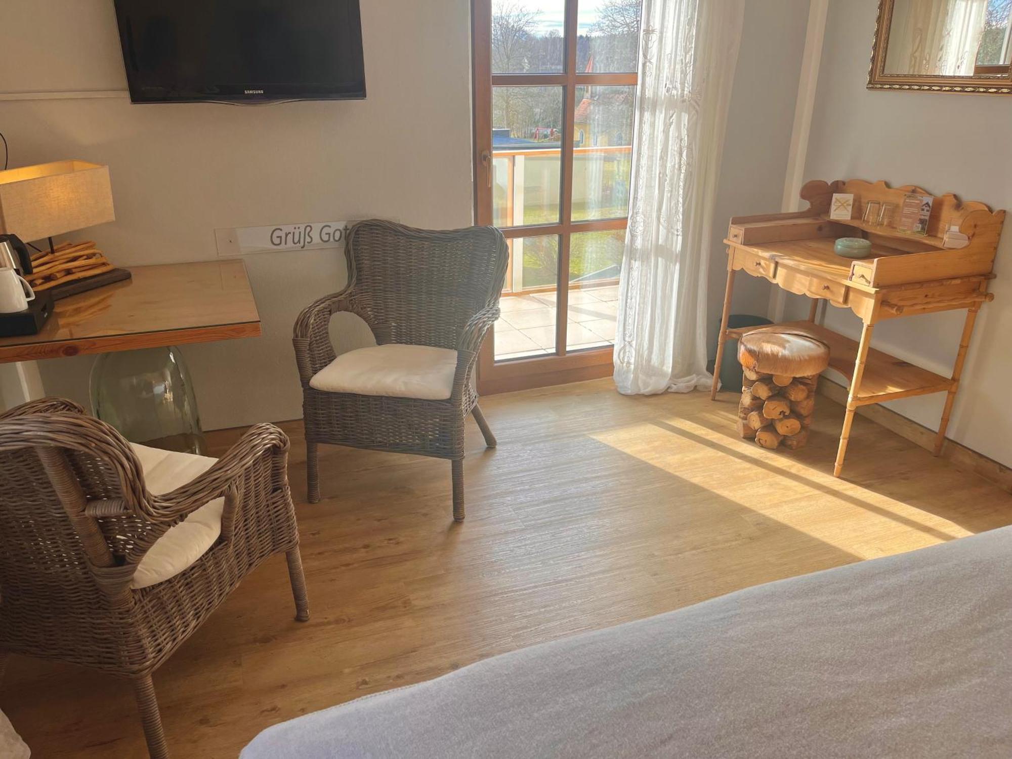 Landhotel Lindenhof Vohenstrauss Dış mekan fotoğraf